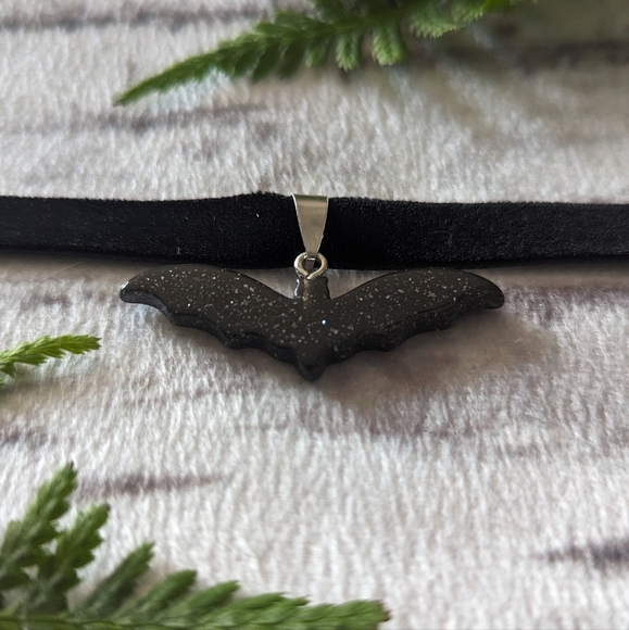 2/15$🖤 Bat choker - Picture 1 of 3